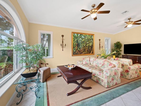 10621 SW 77th Ave, Pinecrest FL 33156