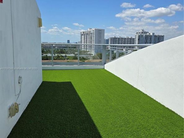 2950 NE 188th St 501, Aventura FL 33180