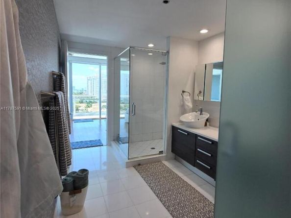 2950 NE 188th St 501, Aventura FL 33180