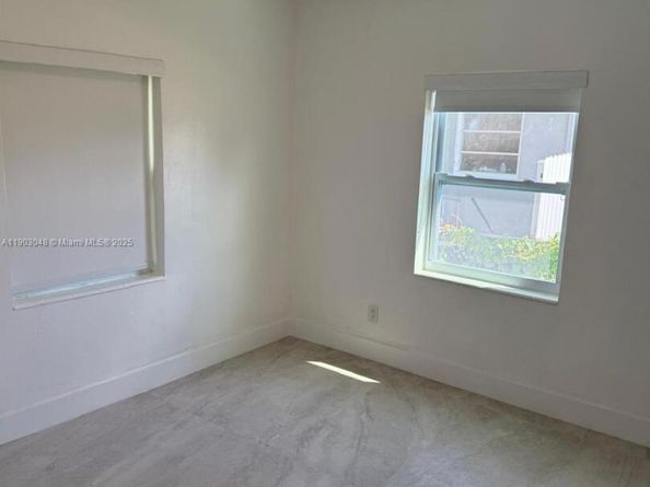 2441 NW 98th St, Miami FL 33147