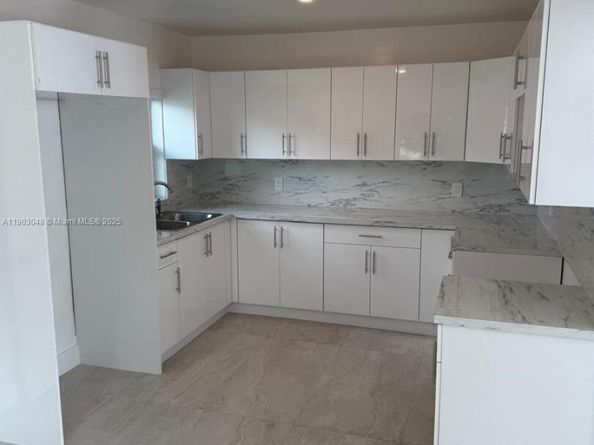 2441 NW 98th St, Miami FL 33147