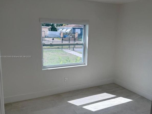 2441 NW 98th St, Miami FL 33147