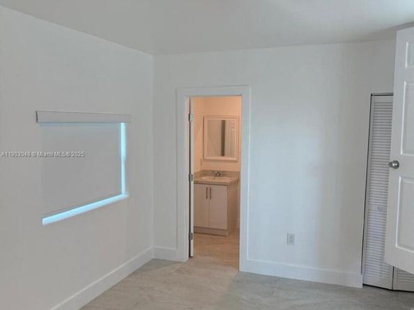 2441 NW 98th St, Miami FL 33147