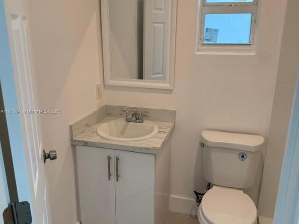 2441 NW 98th St, Miami FL 33147