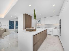 100 S Pointe Dr TH13, Miami Beach FL 33139