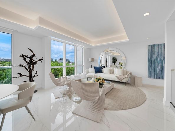 100 S Pointe Dr TH13, Miami Beach FL 33139