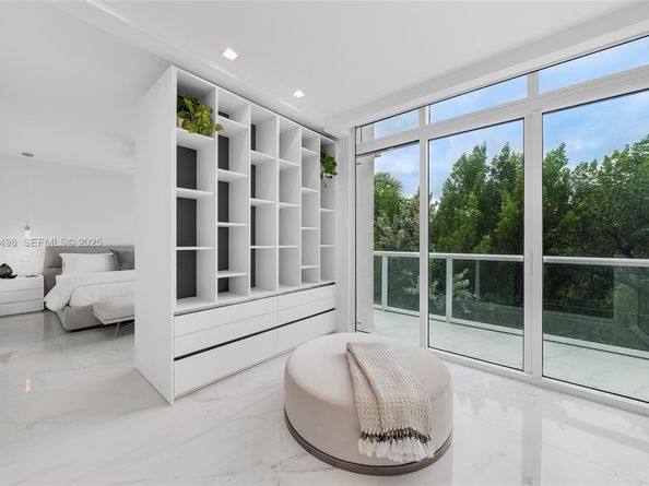 100 S Pointe Dr TH13, Miami Beach FL 33139