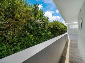 100 S Pointe Dr TH13, Miami Beach FL 33139