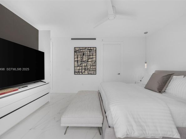 100 S Pointe Dr TH13, Miami Beach FL 33139