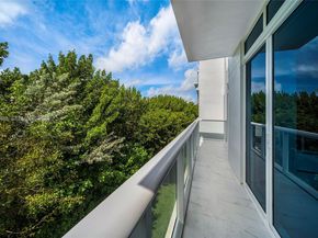 100 S Pointe Dr TH13, Miami Beach FL 33139