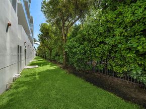 100 S Pointe Dr TH13, Miami Beach FL 33139