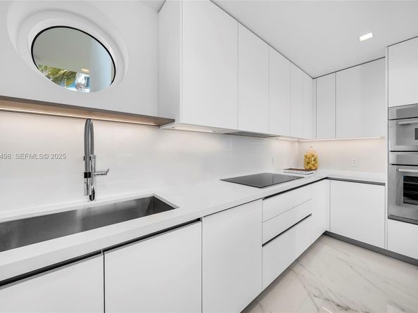 100 S Pointe Dr TH13, Miami Beach FL 33139