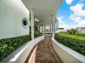 100 S Pointe Dr TH13, Miami Beach FL 33139