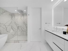 100 S Pointe Dr TH13, Miami Beach FL 33139