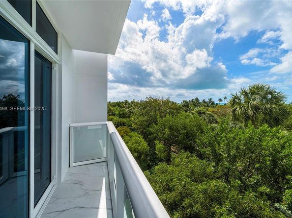 100 S Pointe Dr TH13, Miami Beach FL 33139