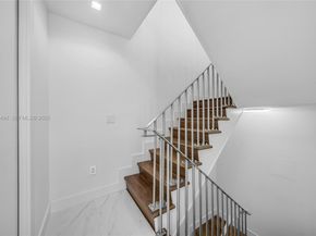 100 S Pointe Dr TH13, Miami Beach FL 33139