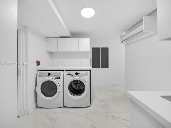 100 S Pointe Dr TH13, Miami Beach FL 33139