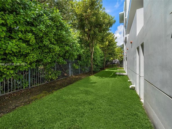 100 S Pointe Dr TH13, Miami Beach FL 33139