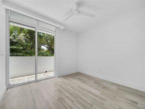 100 S Pointe Dr TH13, Miami Beach FL 33139