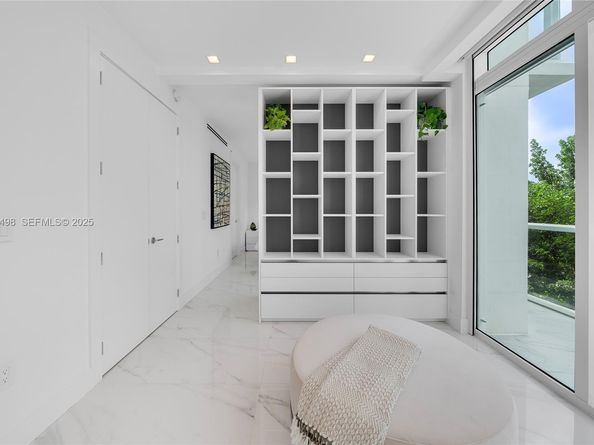 100 S Pointe Dr TH13, Miami Beach FL 33139