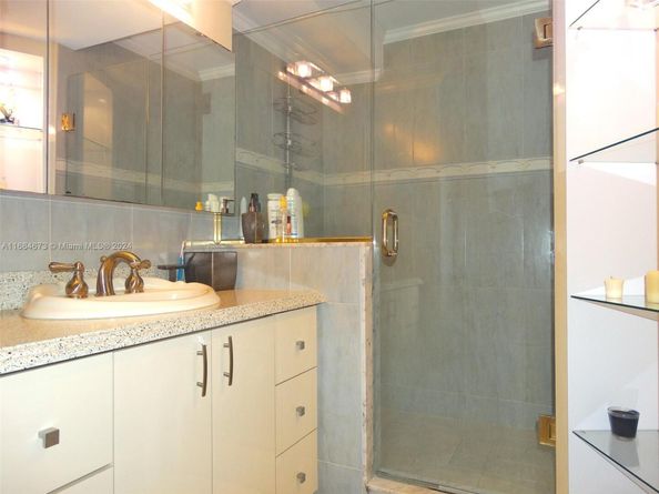 7135 Collins Ave 1215, Miami Beach FL 33141