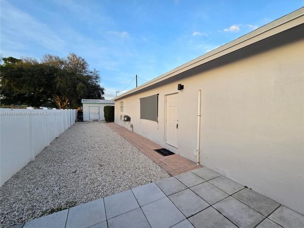 6571 Park St, Hollywood FL 33024