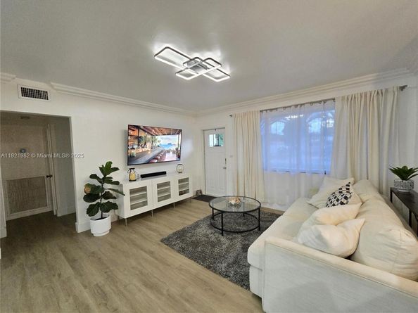 6571 Park St, Hollywood FL 33024