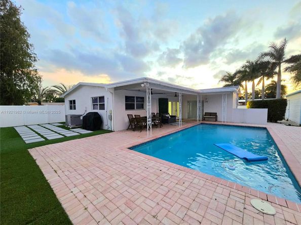 6571 Park St, Hollywood FL 33024