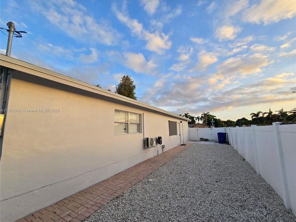 6571 Park St, Hollywood FL 33024