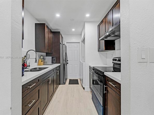 4029 SW 22nd St, West Park FL 33023