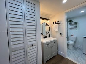 8425 NW 8th St 406, Miami FL 33126