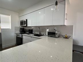 8425 NW 8th St 406, Miami FL 33126