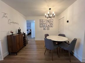 8425 NW 8th St 406, Miami FL 33126