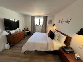 8425 NW 8th St 406, Miami FL 33126