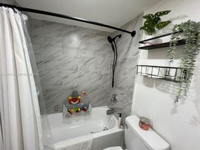 8425 NW 8th St 406, Miami FL 33126