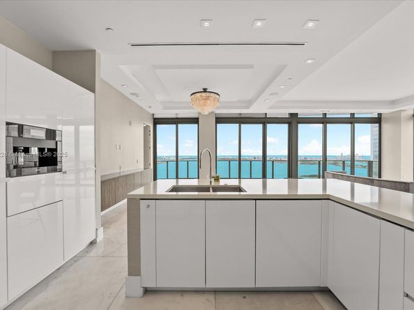 460 NE 28th St 4104, Miami FL 33137