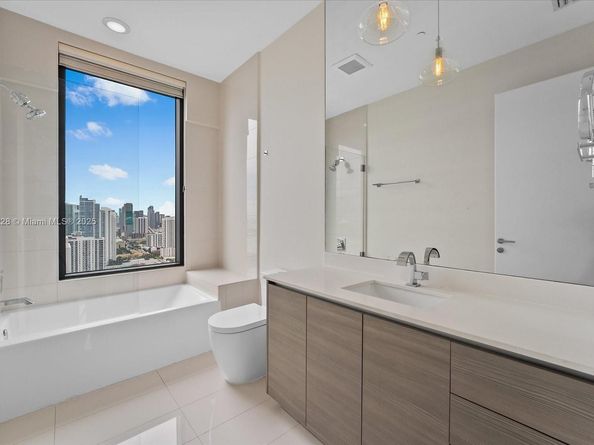 460 NE 28th St 4104, Miami FL 33137