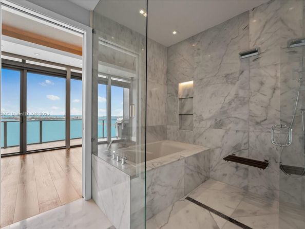 460 NE 28th St 4104, Miami FL 33137