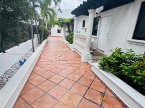 1238 SW 4th St, Miami FL 33135