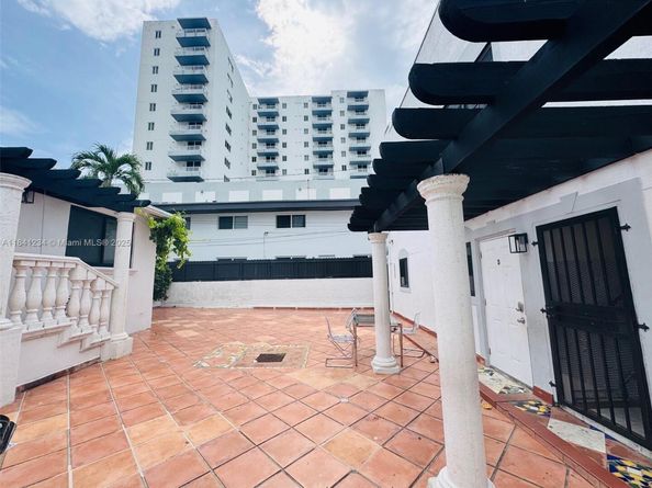 1238 SW 4th St, Miami FL 33135