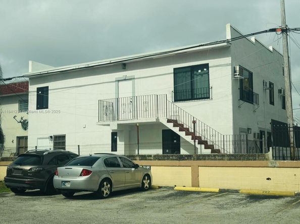 1238 SW 4th St, Miami FL 33135