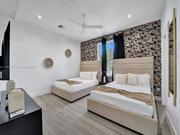 1220-1226 NE 15th Ave, Fort Lauderdale FL 33304