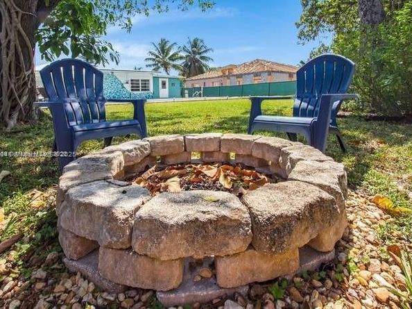 827 NE 140th St, North Miami FL 33161