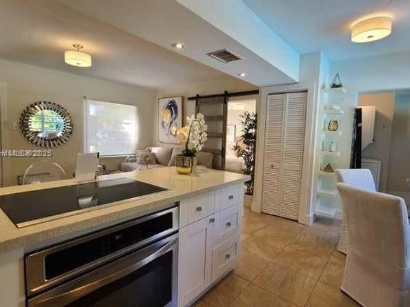 827 NE 140th St, North Miami FL 33161