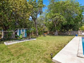 827 NE 140th St, North Miami FL 33161