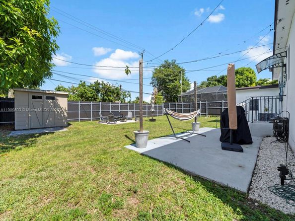 951 NE 155th Ter, North Miami Beach FL 33162