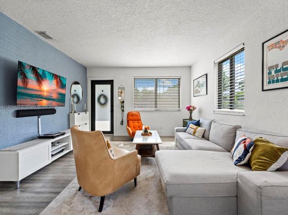 951 NE 155th Ter, North Miami Beach FL 33162