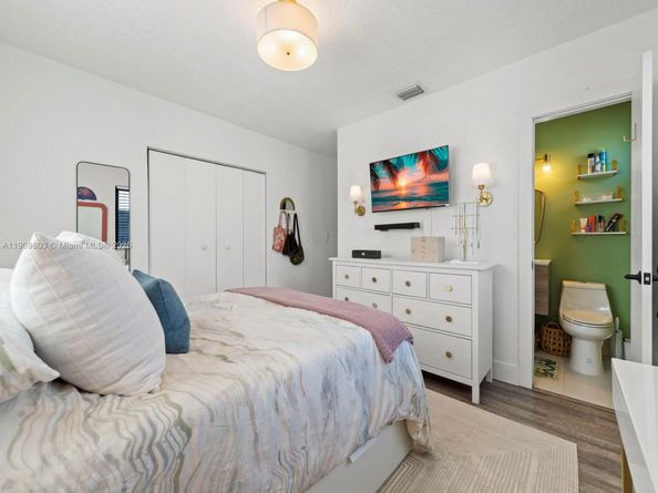 951 NE 155th Ter, North Miami Beach FL 33162