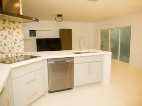 1216 Bayview Cir, Weston FL 33326