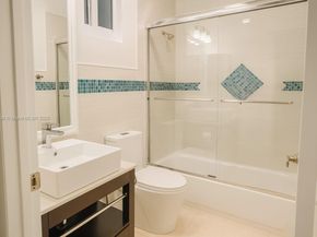 1216 Bayview Cir, Weston FL 33326